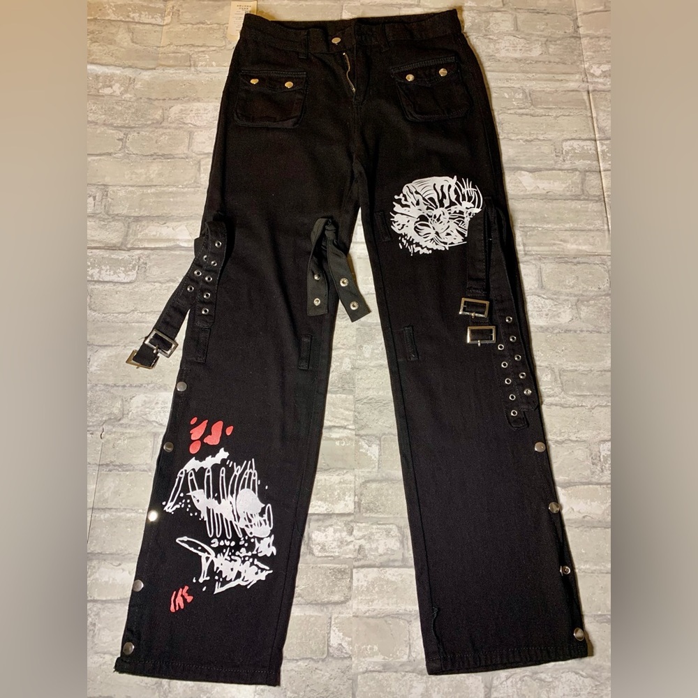 FASHION SEXY LOUNGE: WOMEN’S JEANS WITH REMOVABLE BUCKLED STRAPS